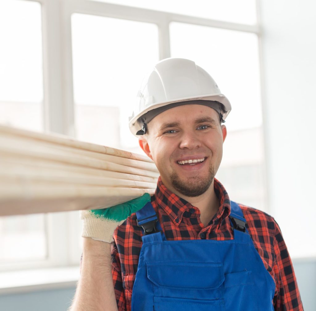 portrait of handsome male builder laughing Q8N7DXV 2040
